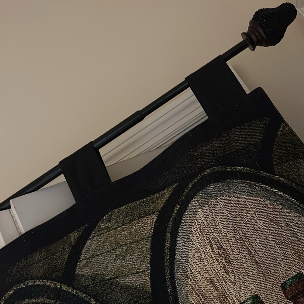 Wine tapestry wall hanging. - Picture 5 of 8